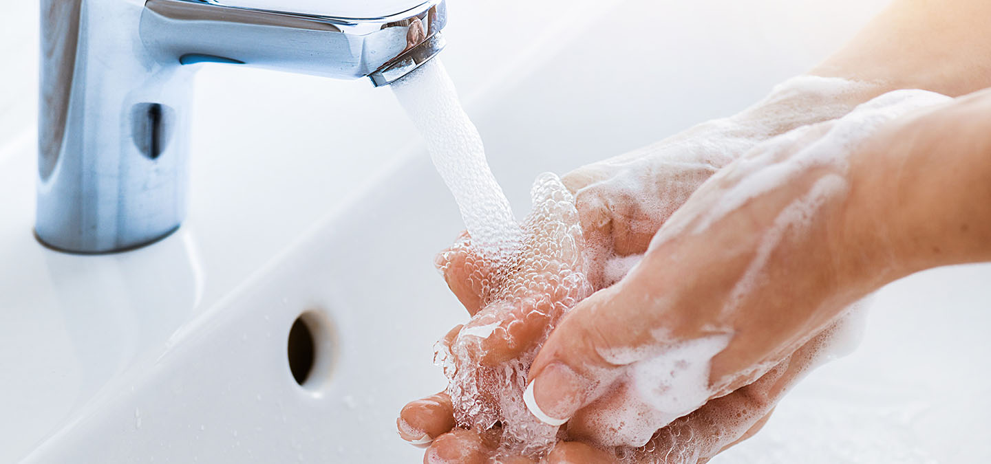 Gripas vaikams: svarbu plauti rankas.