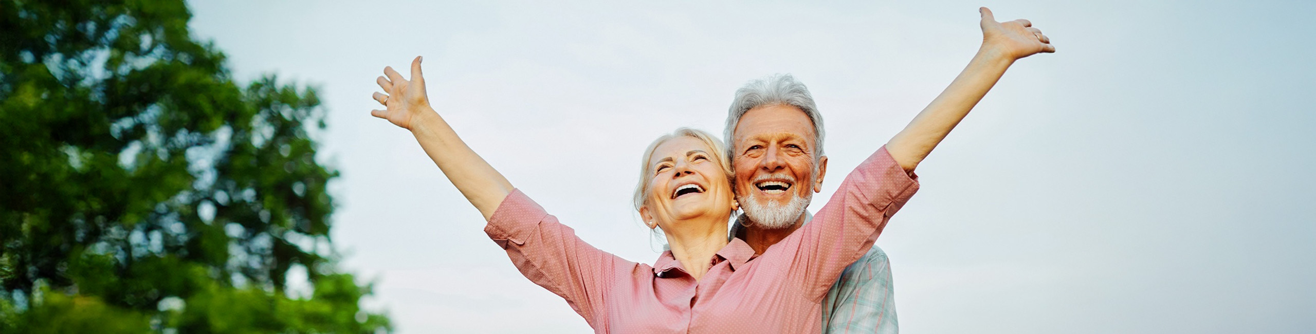 Starejši par z dobrim imunskim sistemom.